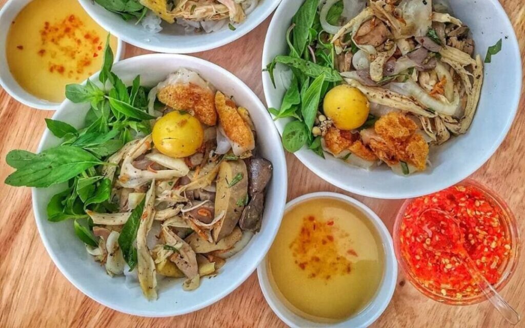 quán bánh ướt lòng gà Long Quán, đồ ăn ngon tại Đà Lạt, địa điểm ăn ngon